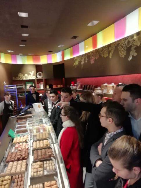 Elèves et professeurs du lycée Jean Moulin chez Pierre Hermé