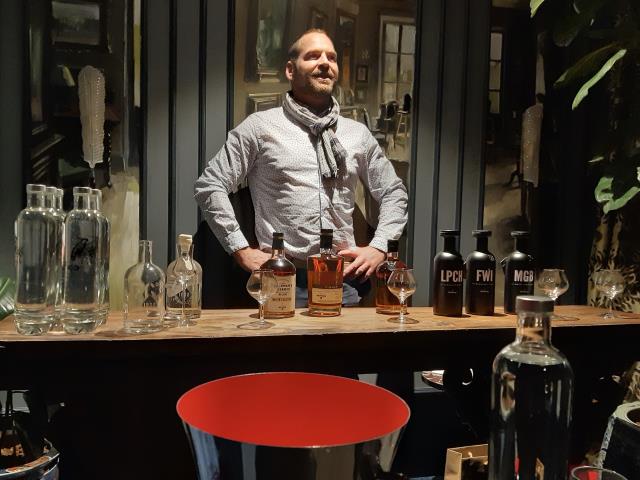 Un soir de grèves, Anthony Martins a assuré 4 sessions d'une master class dédiée au rhum, dans une suite du Monte Cristo.