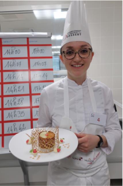 Laëtitia Meknassi avec son dessert 'Le Verger du Fruit Défendu'
