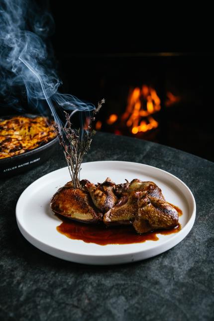 Pigeon rôti à la broche, gratin dauphinois
