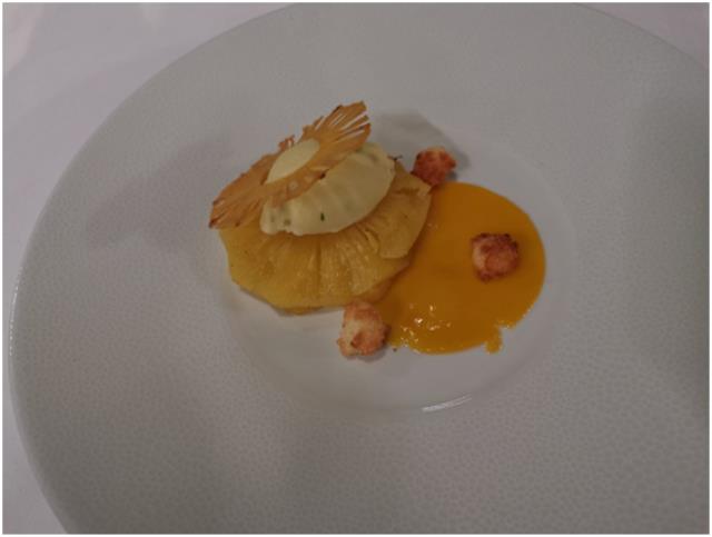 L'ananas Victoria, fruit de la passion et coriandre fraîche