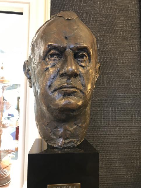 Paul Bocuse, sculpture exposée dans le restaurant Paul Bocuse