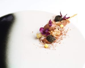 Association de chocolat et caviar, par le chef doublement étoilé Kazuyuki Tanaka.