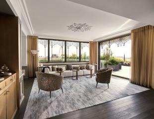 Le salon de la Suite Belle-Etoile, un penthouse de 620 m2 au dernier étage du Meurice