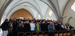 Les élèves des huit lycées du réseau « Ecole hôtelière Centre-Val de Loire », réunis pour la cause...