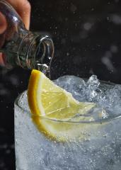 On fera difficilement accepter à un client que l'ajout d'une rondelle de citron dans un verre d'eau...