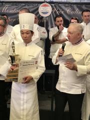 Le lauréat Koichi Adachi et Jean-François Girardin, le président du jury.