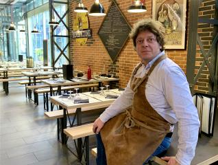 Voilà 18 ans qu'Olivier Frugier et son Bistrot d'Olivier sont installés dans les Halles Centrales...