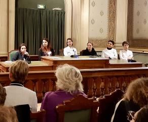 Un panel de femmes chefs sont venues témoigner lors d'un débat à la mairie du 1er arrondissement de...