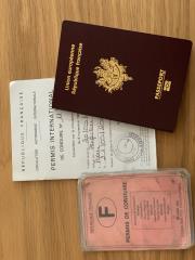 Carte d'identité, passeport, visa, permis de conduire... Pensez à bien vérifier vos documents.