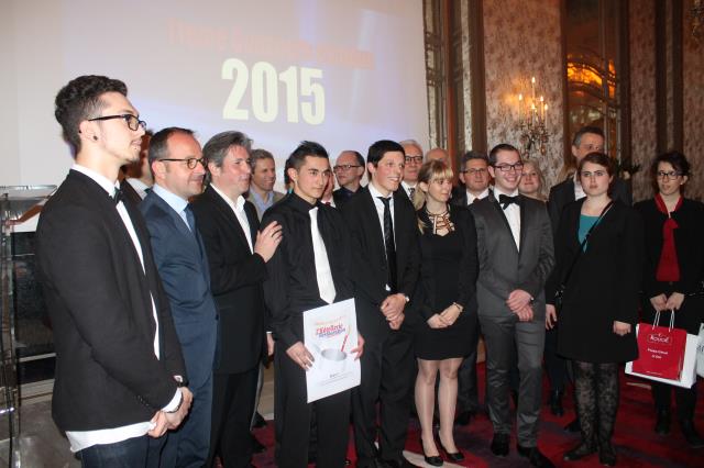 Alain Ducasse, Michel Lugnier, les jeunes, les partenaires, les présidents d'association, réunis au Plaza Athénée.
