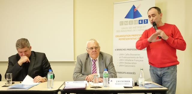 Thierry Grégoire, président des saisonniers, Jean-Marie Cistrier, président sortant de l'UMIH63, et Jacky Delalande, de la CPIH.