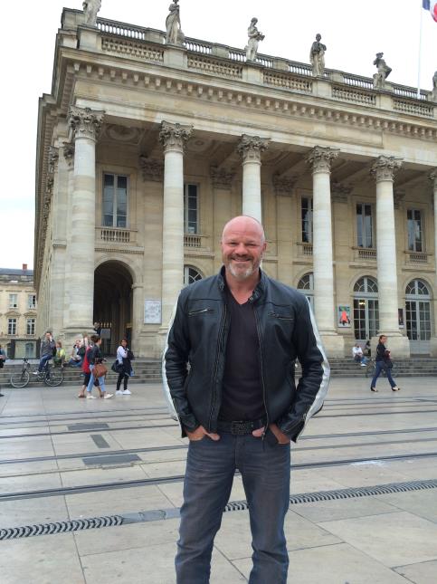 Philippe Etchebest : 'J'avais des propositions loin de Bordeaux, mais je suis un enfant du pays. J'ai grandi à Bordeaux. Mes parents étaient restaurateurs à Bordeaux. J'ai passé 15 ans à Saint-Emilion. Ici, c'est mon histoire'.