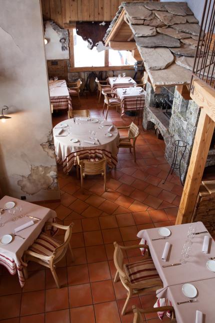 la salle de l'Atelier d'Edmond - un cocon à la montagne