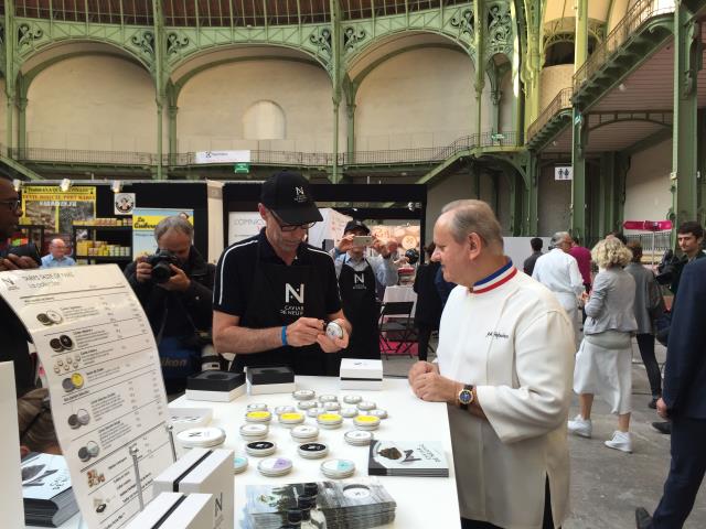 Joël Robuchon en dégustation.