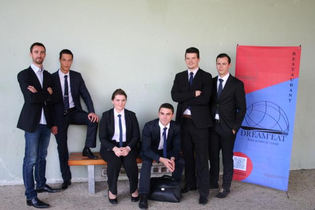 Des jeunes de l'école hôtelière du Périgord - Manon Ganche, Florian Bonin, Alexandre Cauet, Loic Corduan et Loïs Desfarges - ont décroché un double prix le concours régional Créons Ensemble à Bordeaux (33).