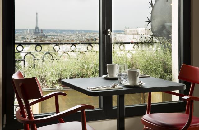 Le restaurant est situé au 7e étage de l'hôtel.