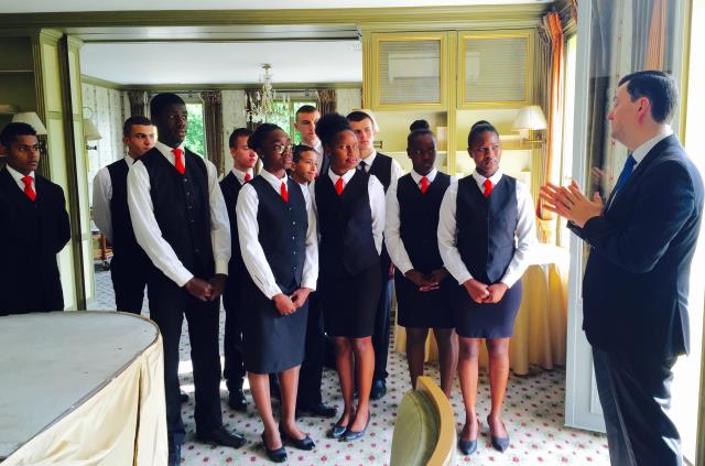 Frédéric Pedrono avec les jeunes.