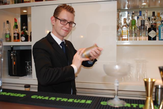 Pierrick Baudry, auréolé du titre convoité de Meilleur apprenti de France, est barman au Bel Ami depuis presque deux ans