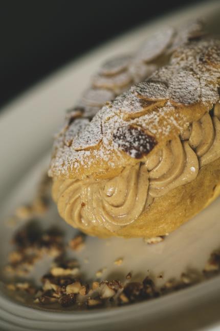 Le « Paris-Lourmarin », un Paris-Brest sans gluten ni lactose, en hommage à Guy dont c'est le gâteau préféré.