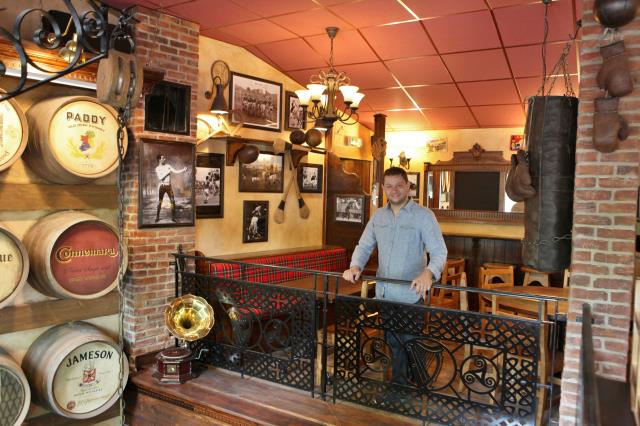Deux niveaux au-dessus du pub, Gareth Barbier a imaginé une nouvelle salle et pu accéder enfin à une seconde terrasse.