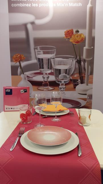 La gamme Sweet pop, associé à des serviettes unies orange.