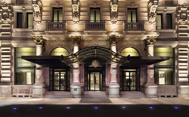 Façade de l'Excelsior Hotel Gallia a Luxury Collection Hotel, Milan.