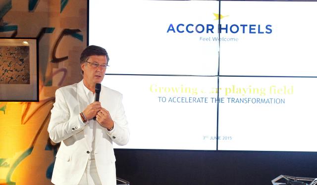 Sébastien Bazin, p.-d.g. d'AccorHotels, lors de la présentation de la nouvelle identité du groupe.