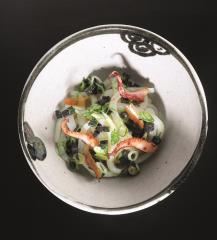 Céphalopodes comme des tagliatelles en salade, sans pâte et vivifiés de poutargue.