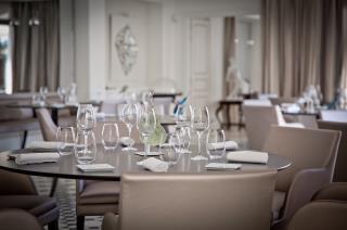 Nouveau look contemporain pour 'La Table de Patrick Raingeard, 1 étoile au Michelin.'.