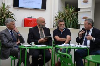 A gauche Christian Nibourel, président du GPS, lors de la table de ronde de présentation du...