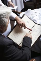 Chaque établissement doit avoir, dans son personnel, une personne qui possède un minimum de...