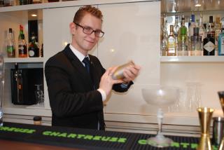 Pierrick Baudry, auréolé du titre convoité de Meilleur apprenti de France, est barman au Bel Ami...