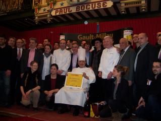 Remise des 12 trophées, avec Paul Bocuse au centre, lauréat du  Gault&Millau d'Or 2015