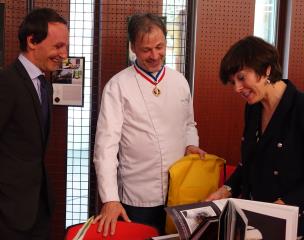 Erwan Bouët-Willaumez, directeur général de la société des MOF, et Jacques Decoret, restaurateur...