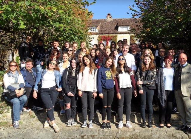 Les étudiants de l'Ecole hôtelière du Périgord heureux d'accueillir leur homologues italiens au Vieux Logis