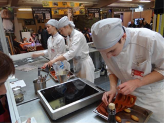 Les élèves de l'Orléanais ont pu argumenter sur l'utilisation des produits présents sur le salon mais aussi faire la promotion de leurs formations au sein des restaurants d'application ouverts au public.