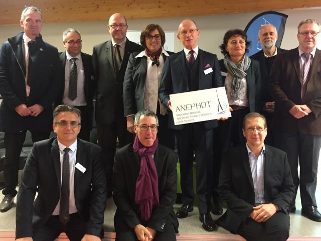 Le conseil d'administration de l'ANEPHOT avec le nouveau logo : Joeph Le Gal, président ; Jacky Ribeyre, trésorier ; Muriel Belloir, vice-présidente ; Esther Milland, secrétaire ; Jean-Jacques Eletufe, secrétaire-adjoint ; Patrick Sellier, trésorier-adjoi