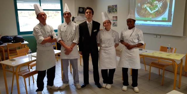 Les Terminale Bac Pro CSR et Terminale CAP cuisine du lycée de Manosque