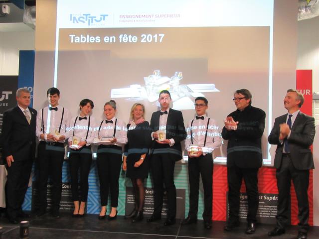 Le grand prix du jury a été remis aux étudiants qui ont imaginé une table digitale où apparaissaient le menu, la carte des vins, les produits...  