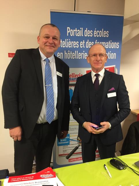 De gauche à droite : Philippe Besin, directeur du  lycée hôtelier Notre-Dame de la Providence à Orchies, et Joseph Le Gal, président de l'Anephot.