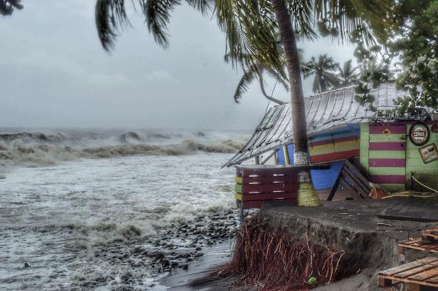 Le Wahou Café au Carbet en Martinique n'a pas résisté à la houle cyclonique