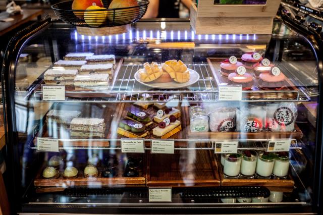 La vitrine de desserts, Yoj by Yogi, Marseille