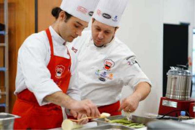 William Gallo (à d) et son commis Frédéric Bonnemain.