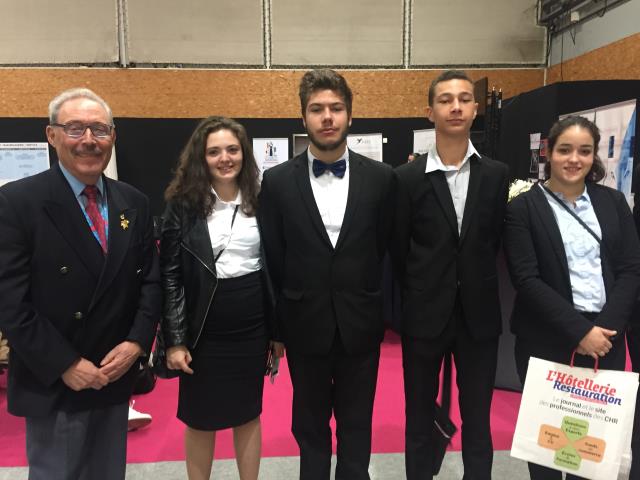 Les supporters des MAF sommellerie avec Paul Brunet à Serbotel