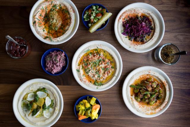 Au restaurant Zahav à Philadelphie, le chef Michael Solomonov sublime la cuisine israélienne.