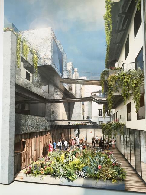 Côté cour, l'établissement joue la surprise avec des jardins et passerelles suspendus.