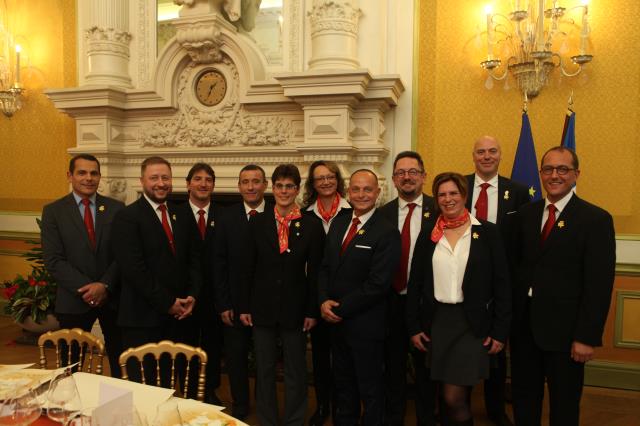 Les onze nouveaux Maîtres sommeliers de l'UDSF ont reçu titre et grappe dorée dans les salons de l'hôtel de ville de Clermont-Ferrand.