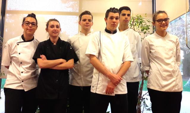 Réuni avec les autres candidats, Gauthier Corzan, au premier plan (col noir), disputera la finale nationale en janvier à Paris.