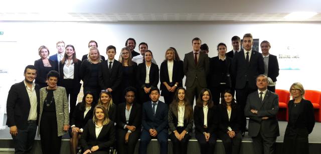 Une charmante rencontre donc entre ces étudiants et leur parrain, qu'ils auront à coeur d'exaucer tout au long de leur formation !